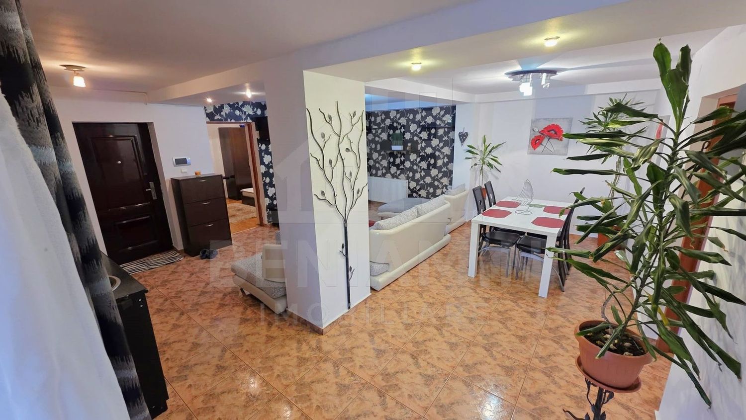 Apartament etaj 1 vila Mall Promenada Craiovita -centrala -parcare - Imagine principala