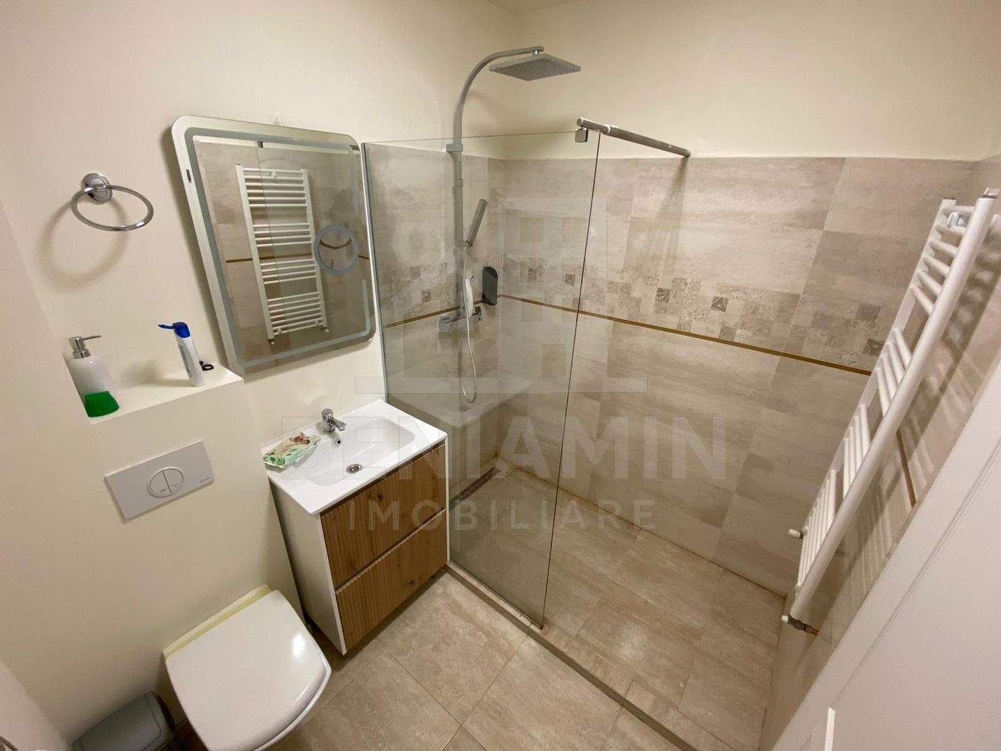 Apartament modern 3 camere-Zona Ciuperca-Loc de parcare-Disponibil - foto 7