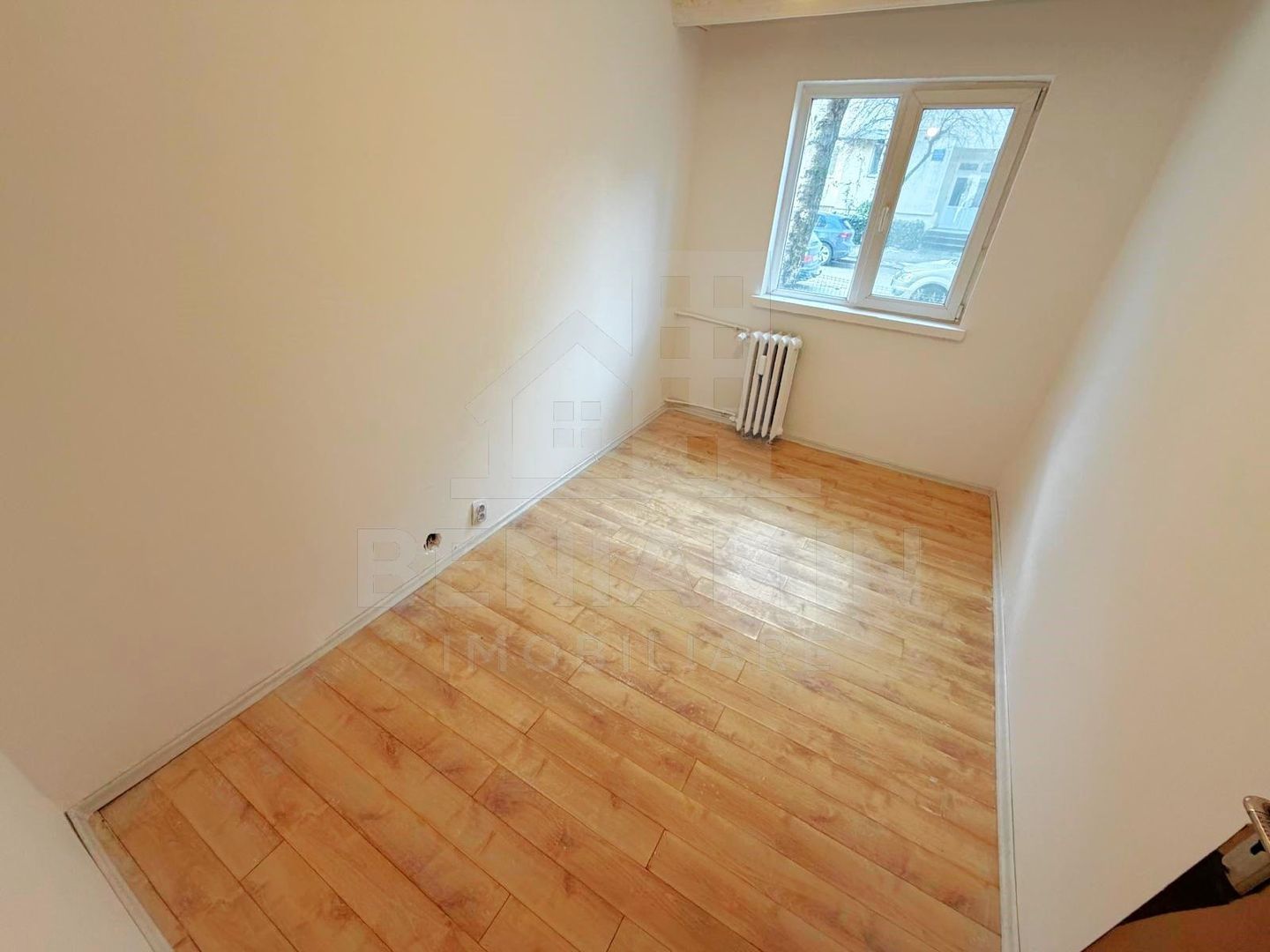 4 Decomandate-Doua bai-Parter-Disponibil Imediat-Zona linistita - foto 3