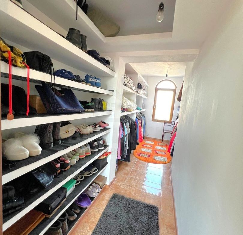 Casa 5 Dormitoare 2 bucatarii 3 bai Living-Toate utilitatile-Popoveni - foto 6