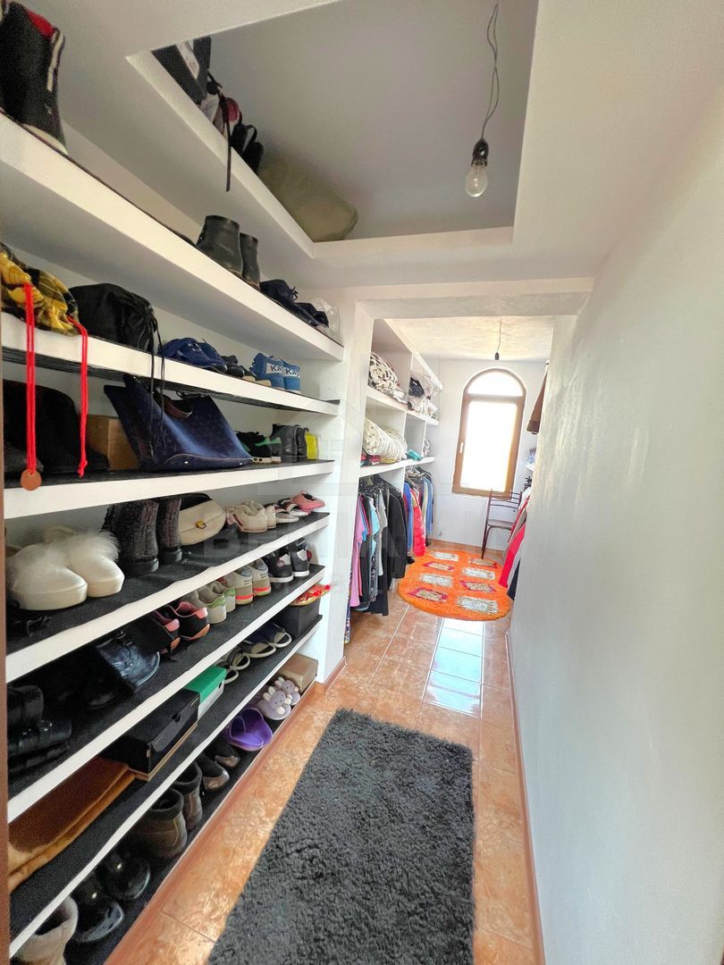 Casa 5 Dormitoare 2 bucatarii 3 bai Living-Toate utilitatile-Popoveni - foto 6