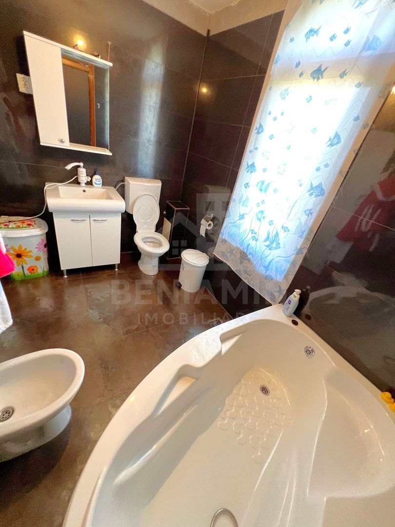 Casa 5 Dormitoare 2 bucatarii 3 bai Living-Toate utilitatile-Popoveni - foto 7