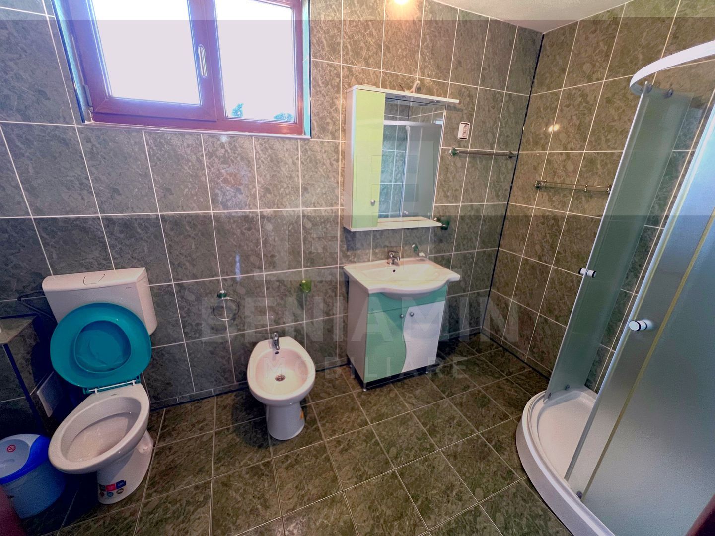 Casa 5 Dormitoare 2 bucatarii 3 bai Living-Toate utilitatile-Popoveni - foto 8