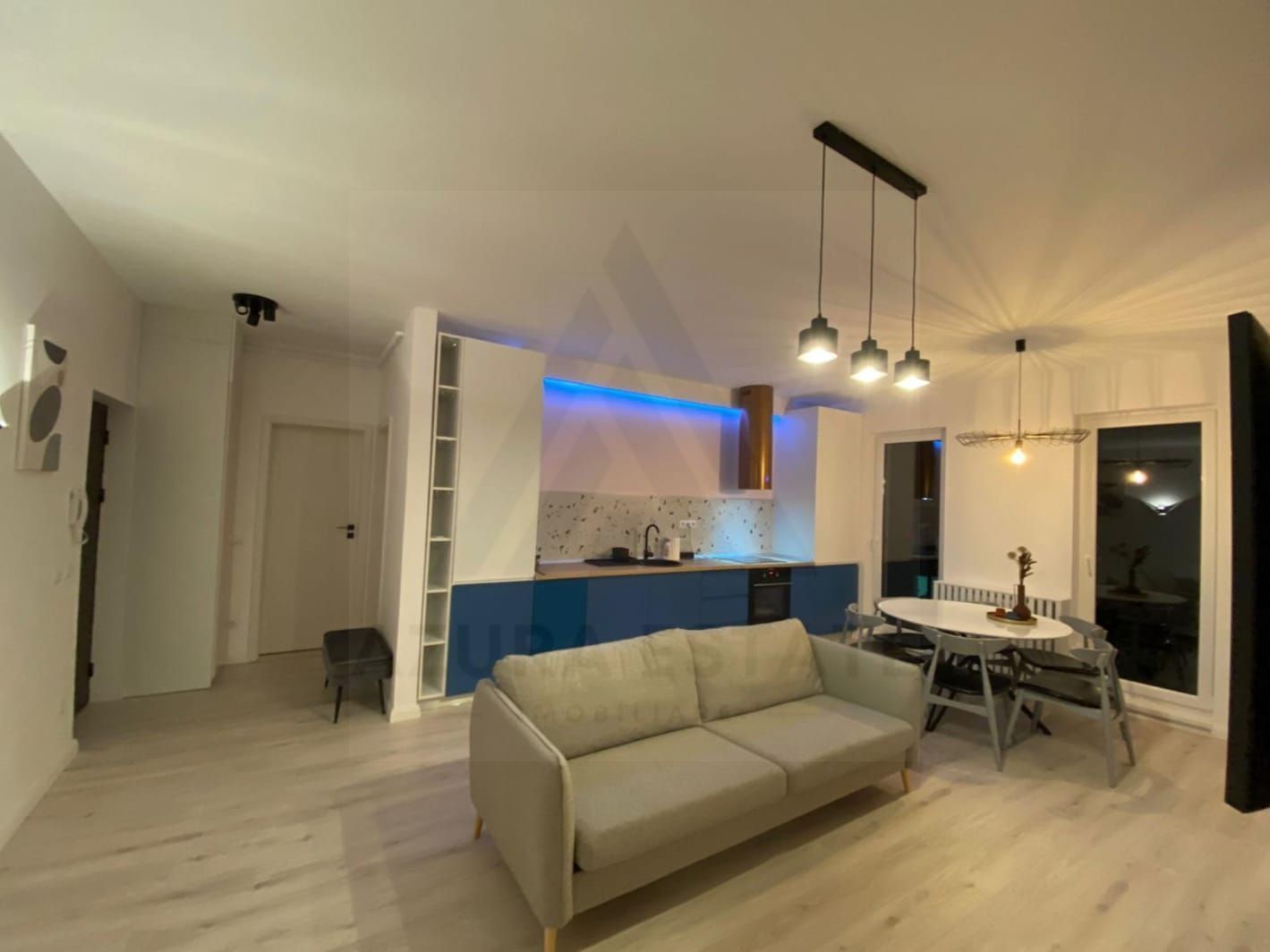 Apartament modern 3 camere balcon 5 mp utili si parcare zona Centrala - Imagine principala Apartament modern 3 camere balcon 5 mp utili si parcare zona Centrala - Imagine principala