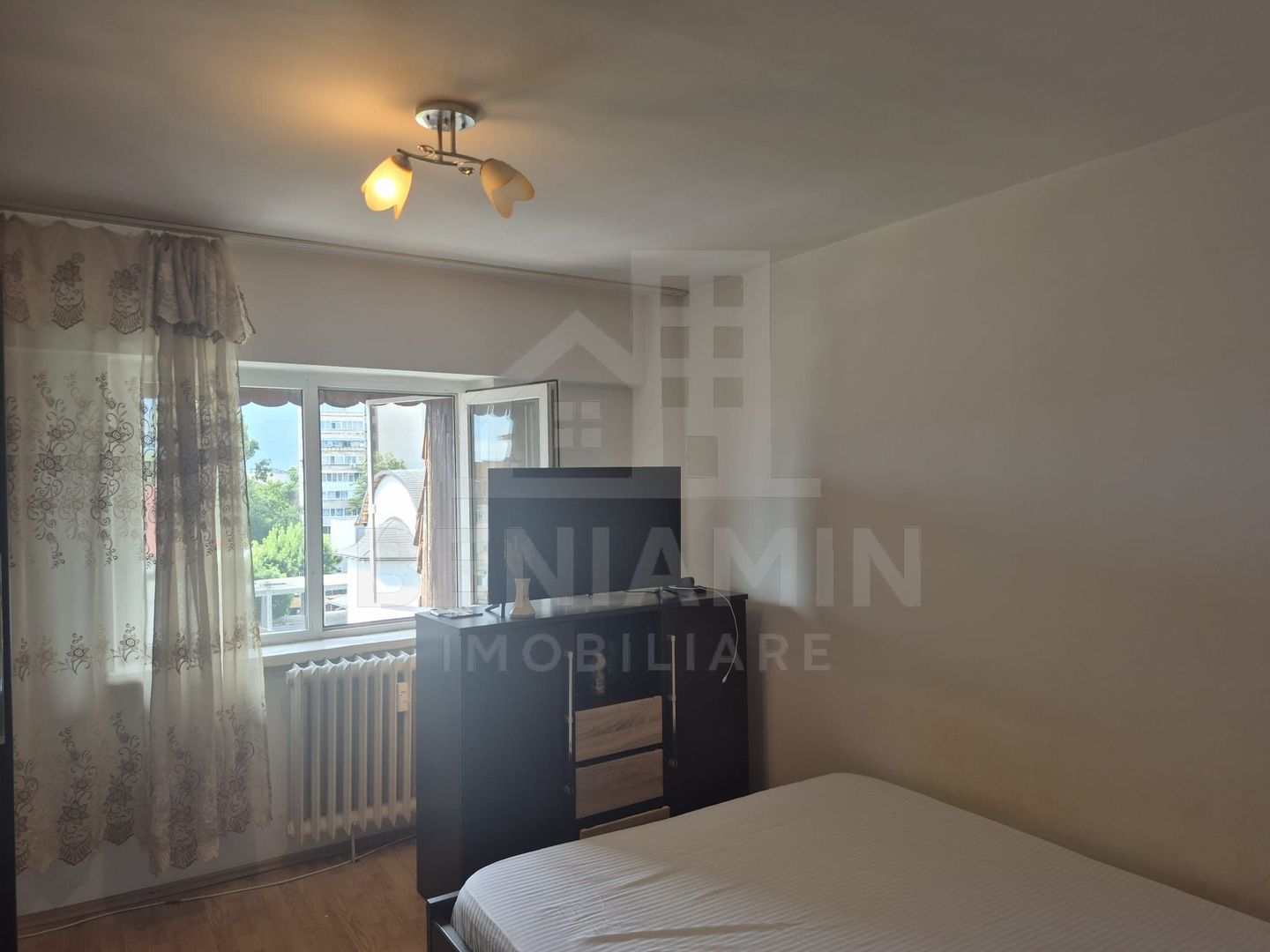 3 camere Sarari 75mp Piata din Valea Rosie 2bai bilateral teava gaze - Imagine principala