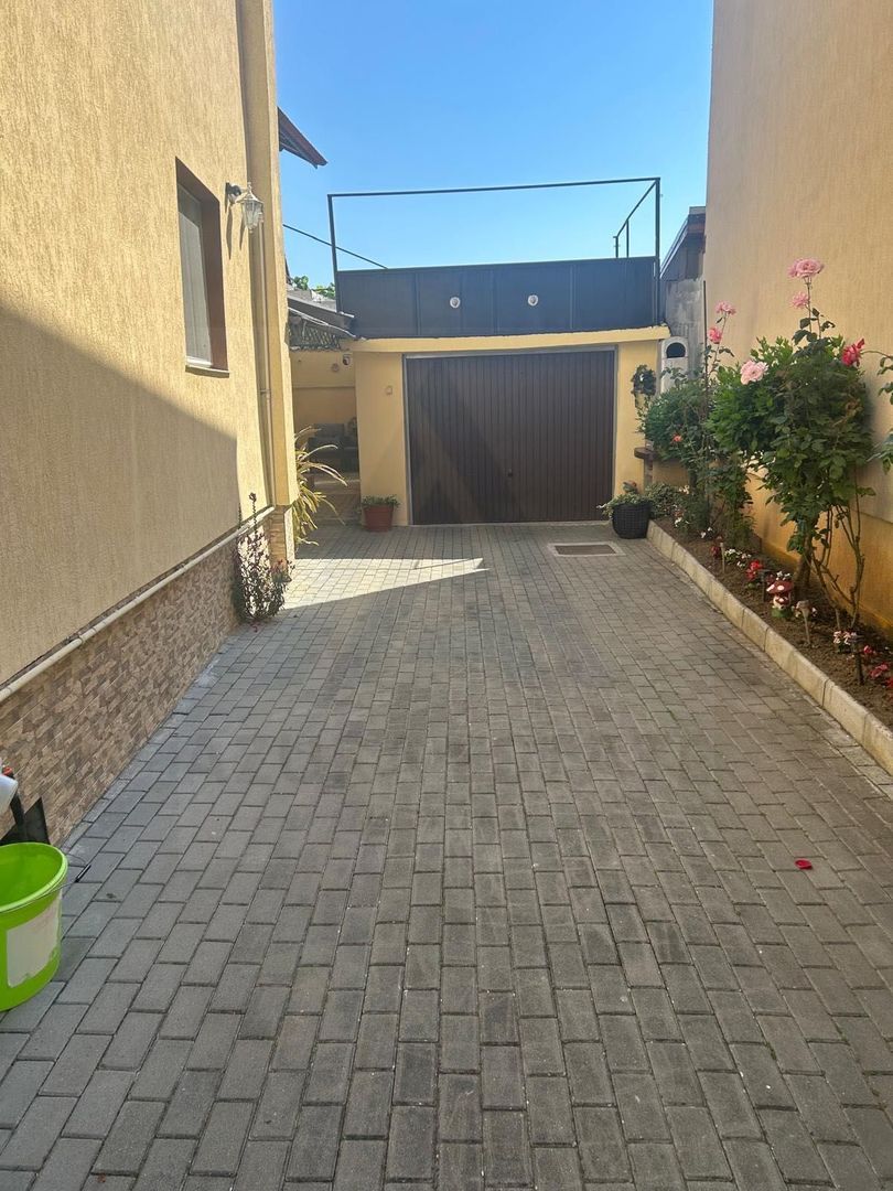 Casa spatioasa cu etaj 270 mp utili curte libera 180 mp zona Reșița - Imagine principala