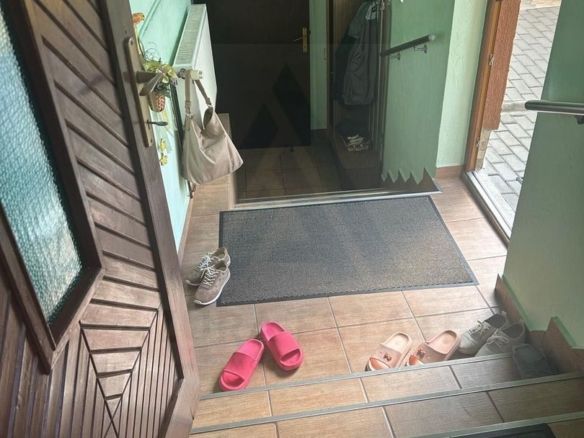 Casa spatioasa cu etaj 270 mp utili curte libera 180 mp zona Reșița - foto 3