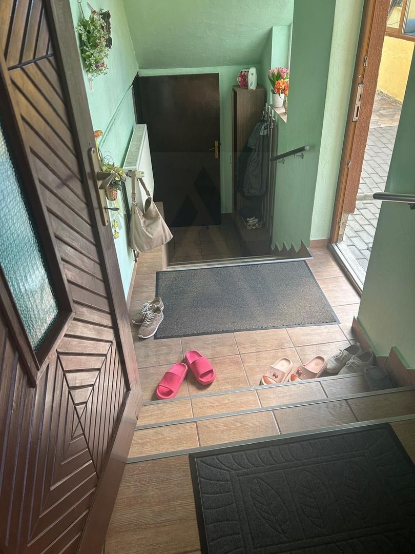 Casa spatioasa cu etaj 270 mp utili curte libera 180 mp zona Reșița - foto 3