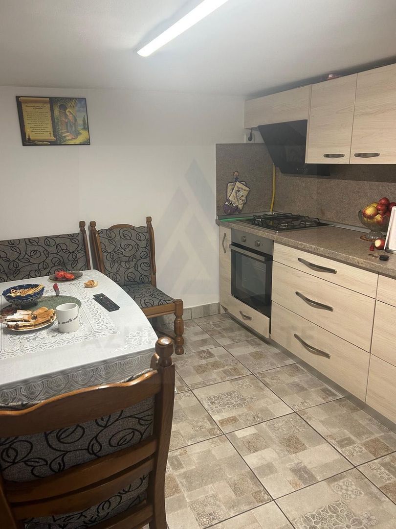 Casa spatioasa cu etaj 270 mp utili curte libera 180 mp zona Reșița - foto 4
