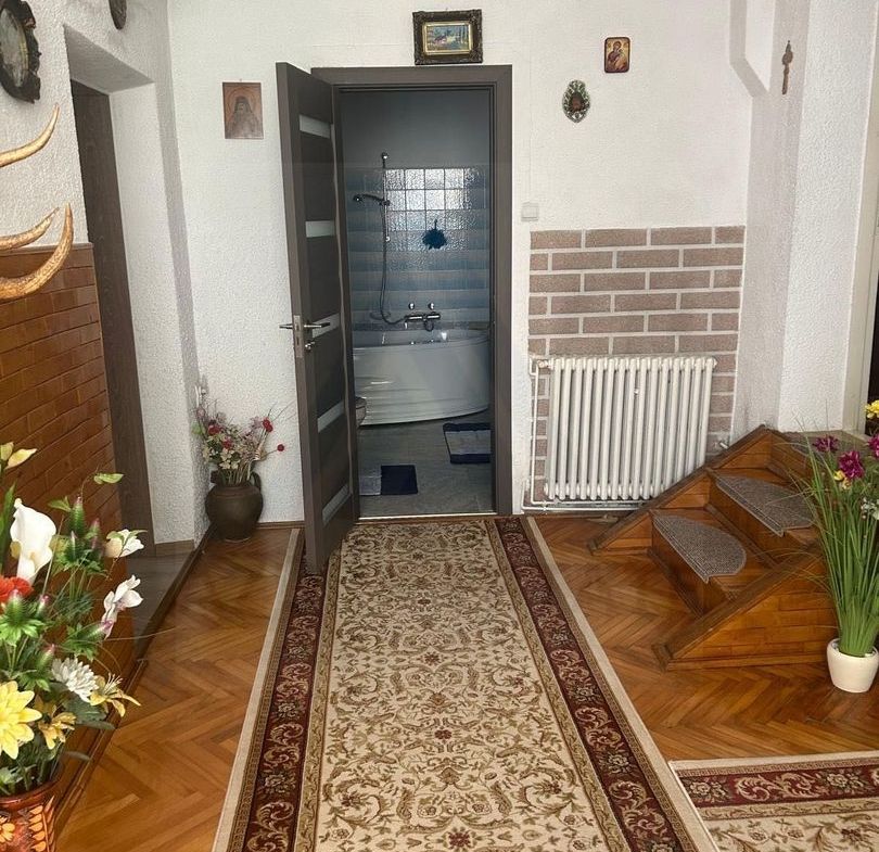 Casa spatioasa cu etaj 270 mp utili curte libera 180 mp zona Reșița - foto 5