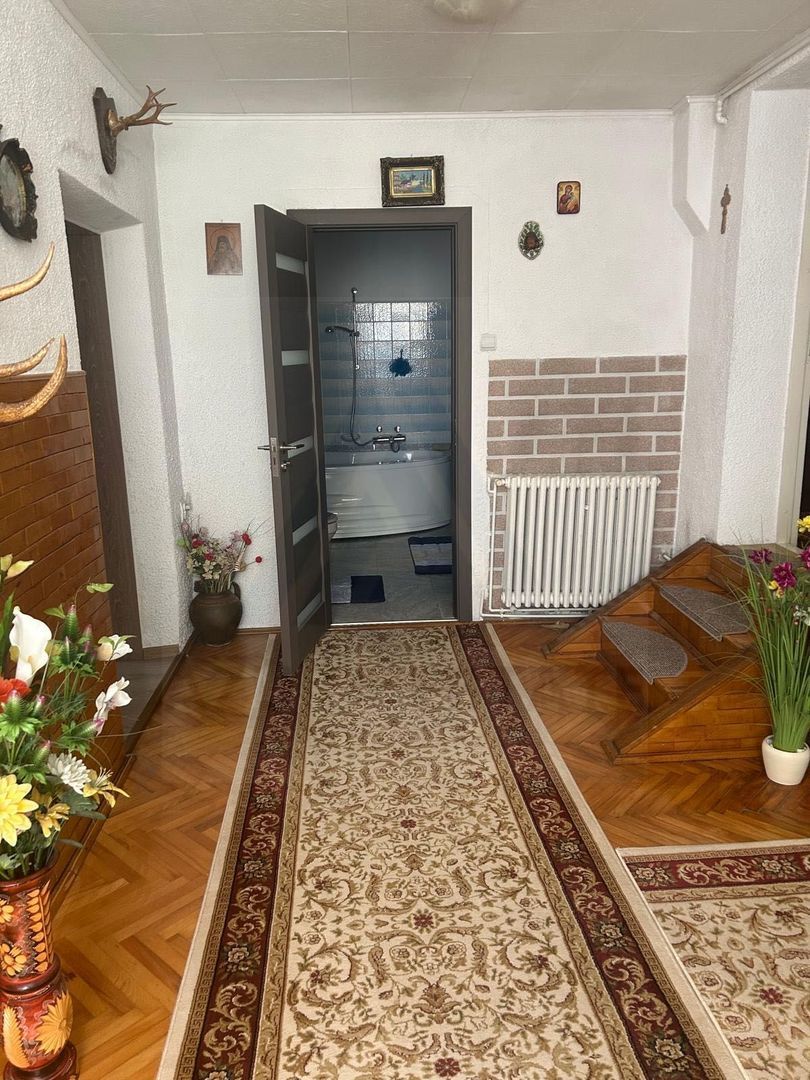 Casa spatioasa cu etaj 270 mp utili curte libera 180 mp zona Reșița - foto 5