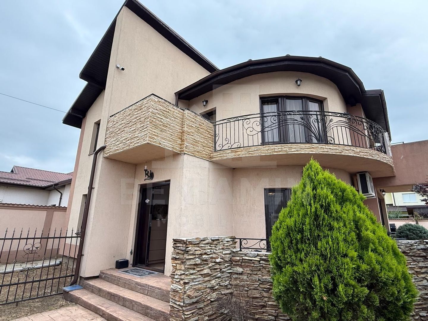 Casa-P+1-Piscina-Garaj-248mp totali-Foisor-Toate utilitatile-Libera - Imagine principala