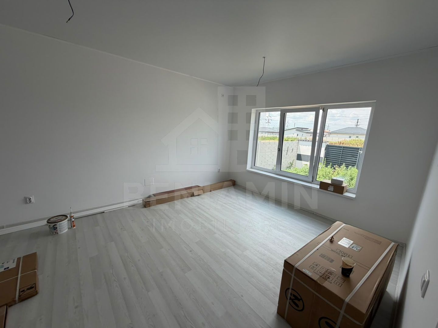 Casa-3 Dormitore-3 bai-Teren 300mp-Damila str Ficusului-La cheie - foto 4 Casa-3 Dormitore-3 bai-Teren 300mp-Damila str Ficusului-La cheie - foto 4