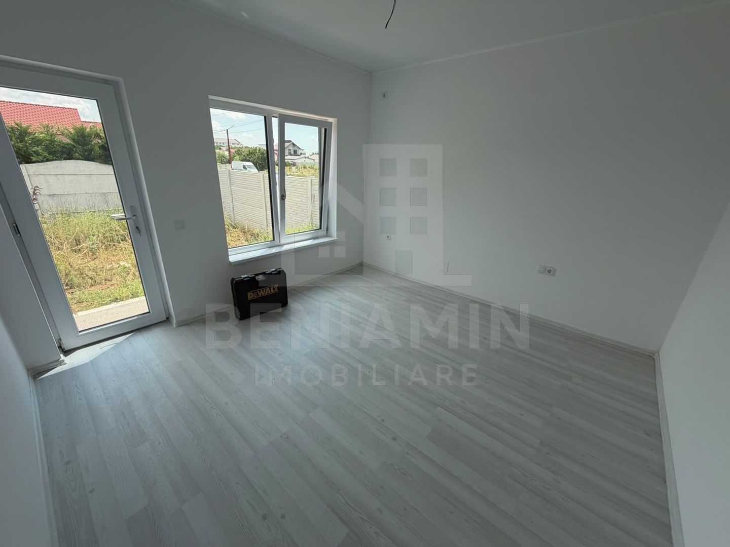 Casa-3 Dormitore-3 bai-Teren 300mp-Damila str Ficusului-La cheie - foto 6 Casa-3 Dormitore-3 bai-Teren 300mp-Damila str Ficusului-La cheie - foto 6
