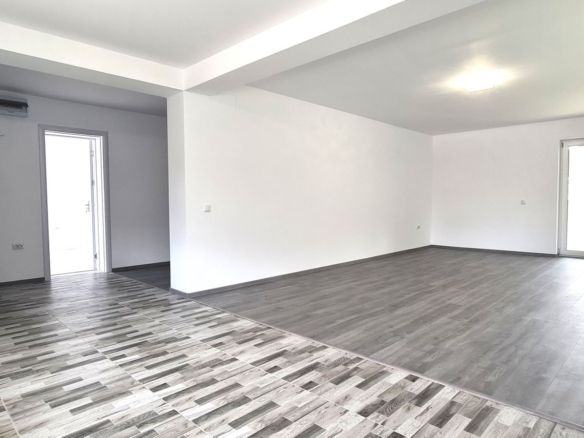 Casa 4 camere (nemobilata, neutilata) cartier Izvor Tarlungeni Brasov - Imagine principala