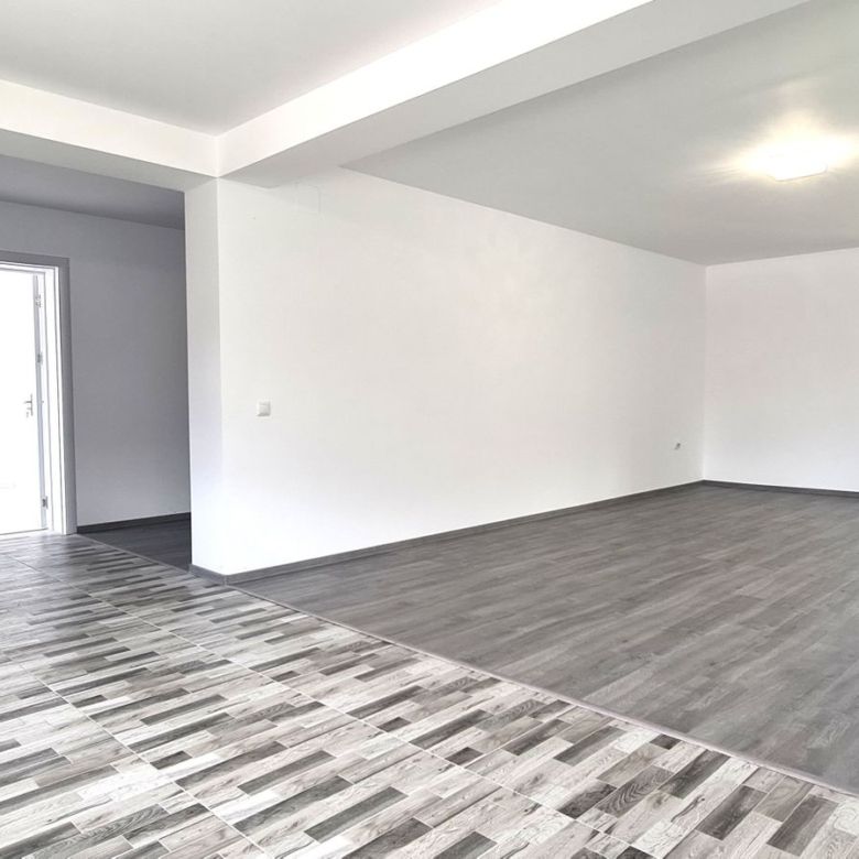 Casa 4 camere (nemobilata, neutilata) cartier Izvor Tarlungeni Brasov - Imagine principala