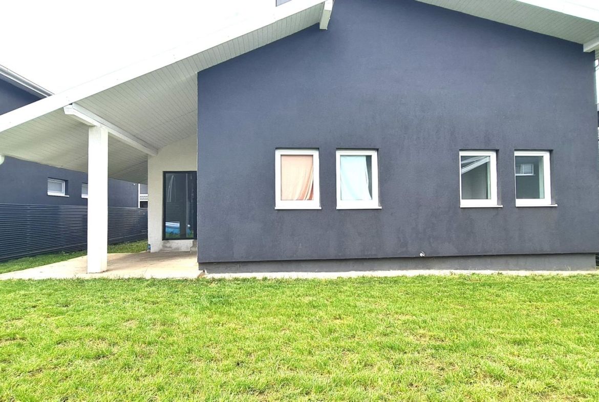Casa 4 camere (nemobilata, neutilata) cartier Izvor Tarlungeni Brasov - foto 2