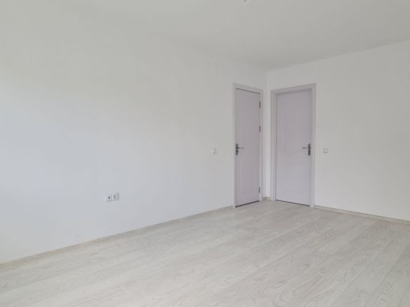 Casa 4 camere (nemobilata, neutilata) cartier Izvor Tarlungeni Brasov - foto 3
