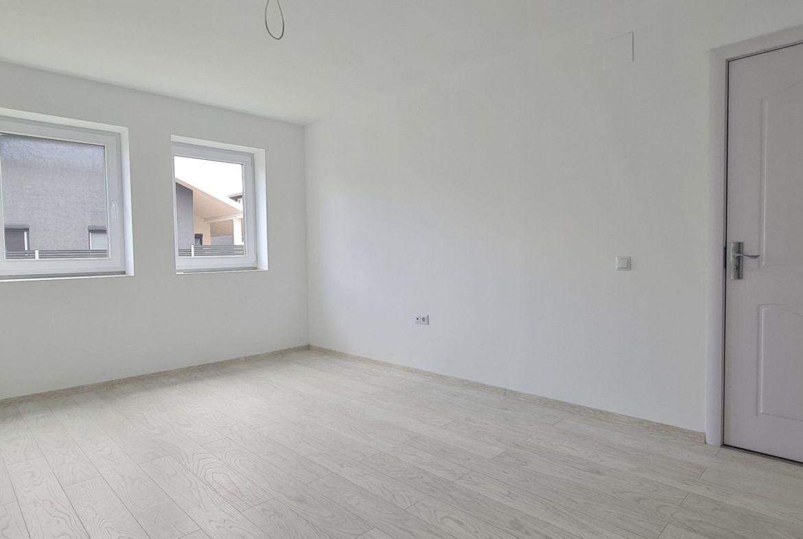 Casa 4 camere (nemobilata, neutilata) cartier Izvor Tarlungeni Brasov - foto 4