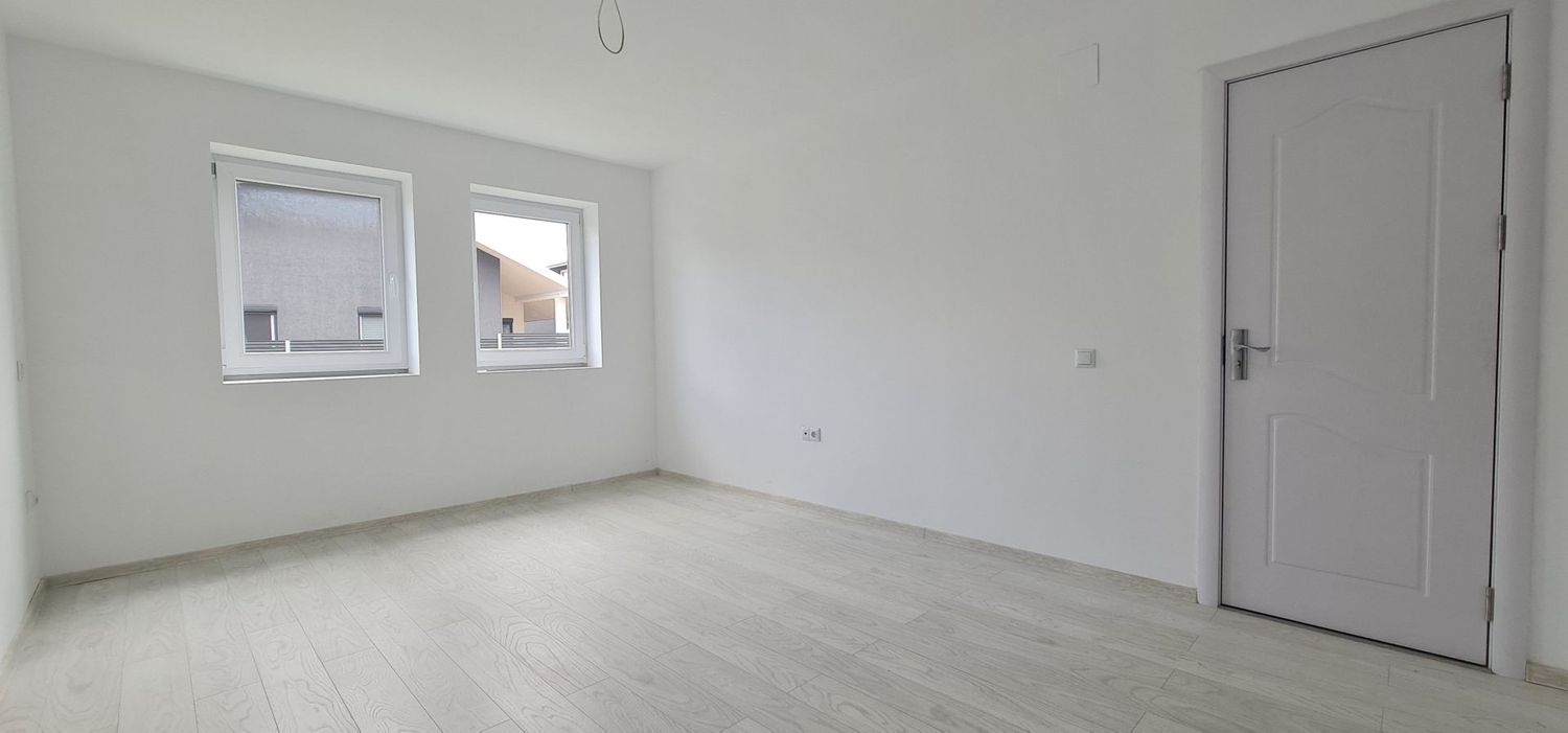 Casa 4 camere (nemobilata, neutilata) cartier Izvor Tarlungeni Brasov - foto 4