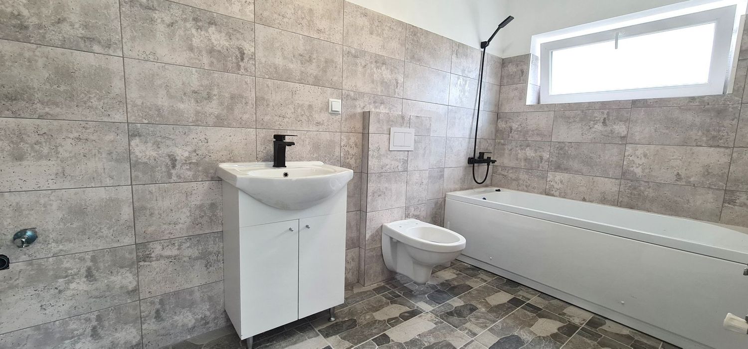 Casa 4 camere (nemobilata, neutilata) cartier Izvor Tarlungeni Brasov - foto 5
