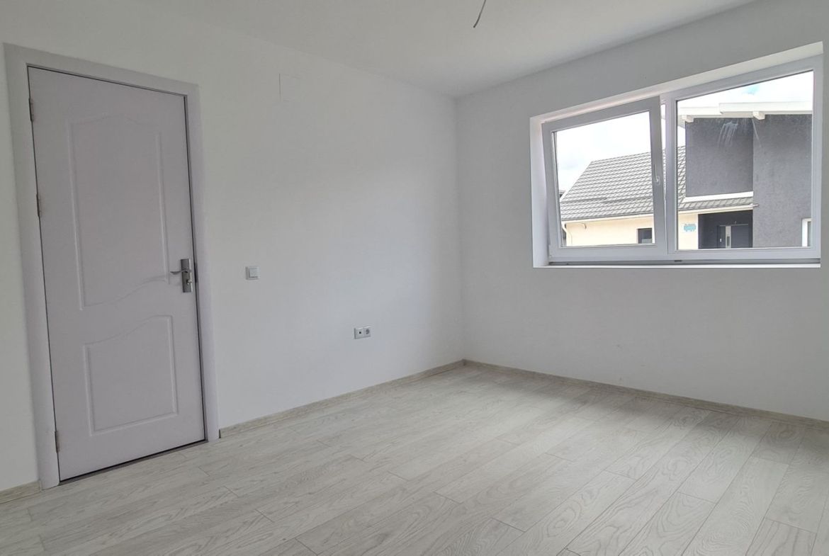 Casa 4 camere (nemobilata, neutilata) cartier Izvor Tarlungeni Brasov - foto 6