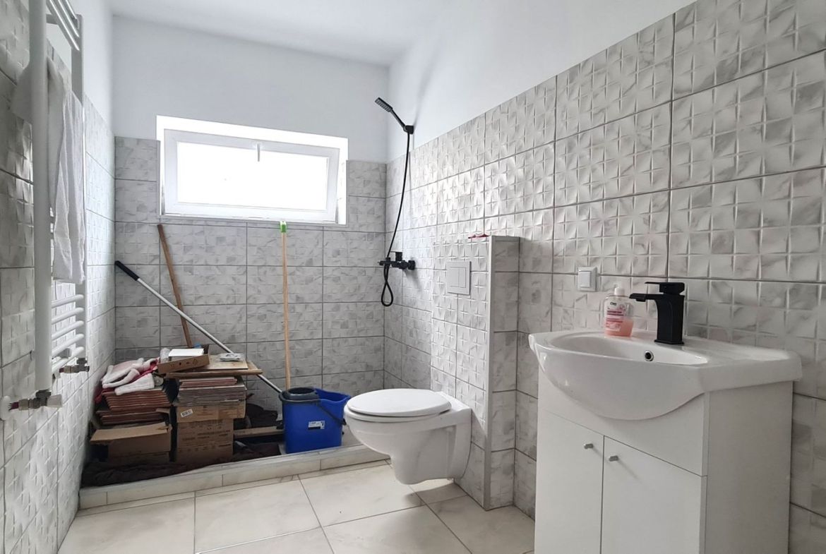 Casa 4 camere (nemobilata, neutilata) cartier Izvor Tarlungeni Brasov - foto 8