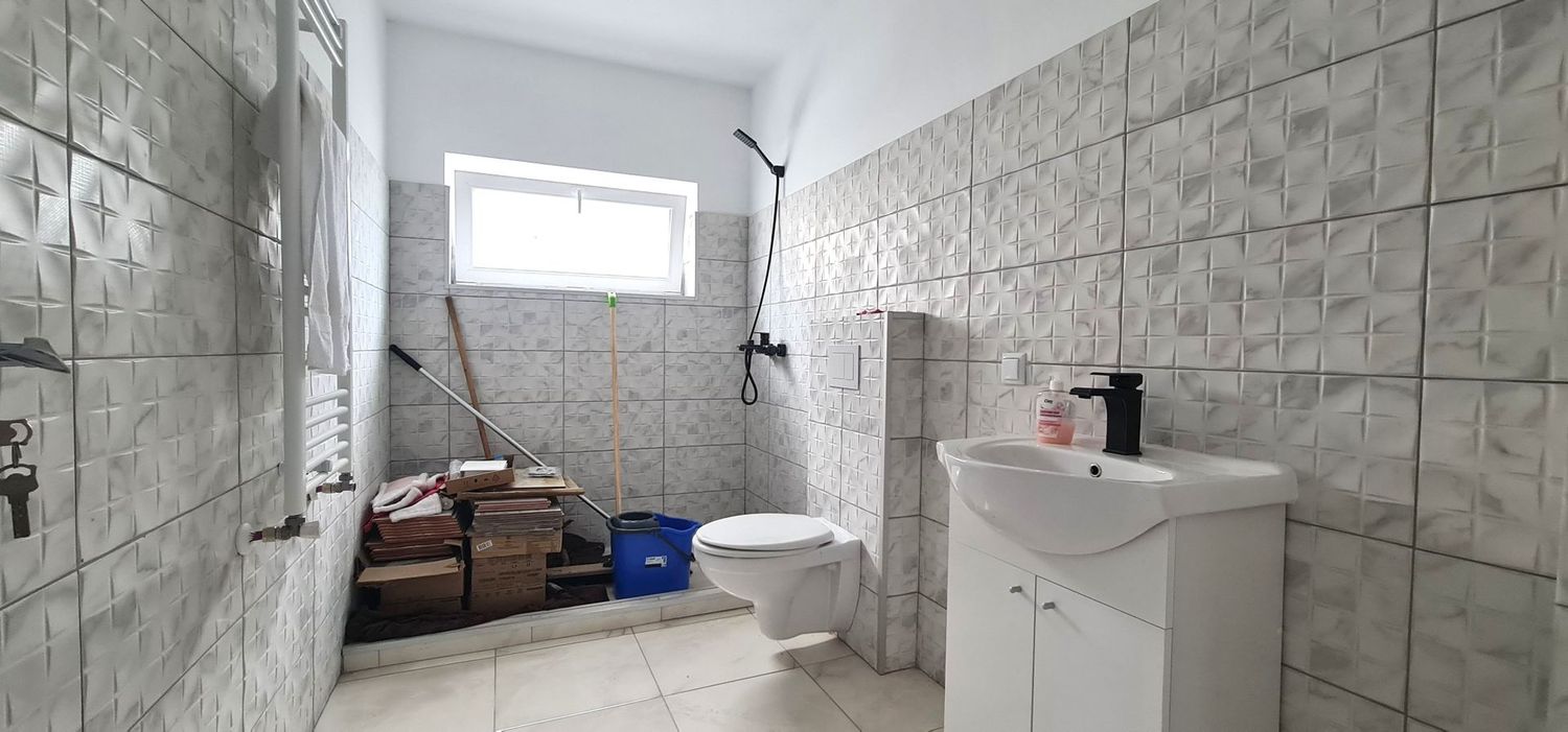 Casa 4 camere (nemobilata, neutilata) cartier Izvor Tarlungeni Brasov - foto 8