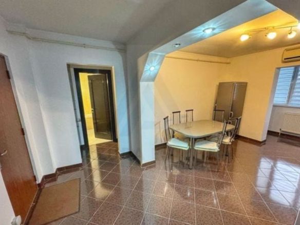 Apartament  2 camere 2 balcoane amenajate si pivnita etaj 1 Strand - foto 3