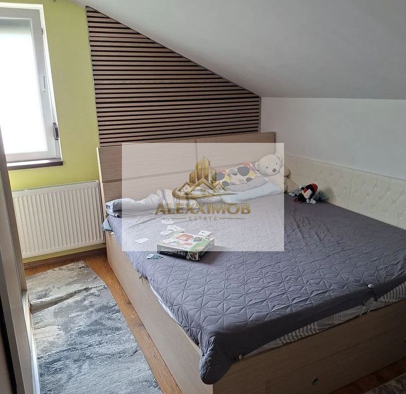 Apartament de Vanzare - 3 Camere - Mansarda vila - 65 MP - foto 8