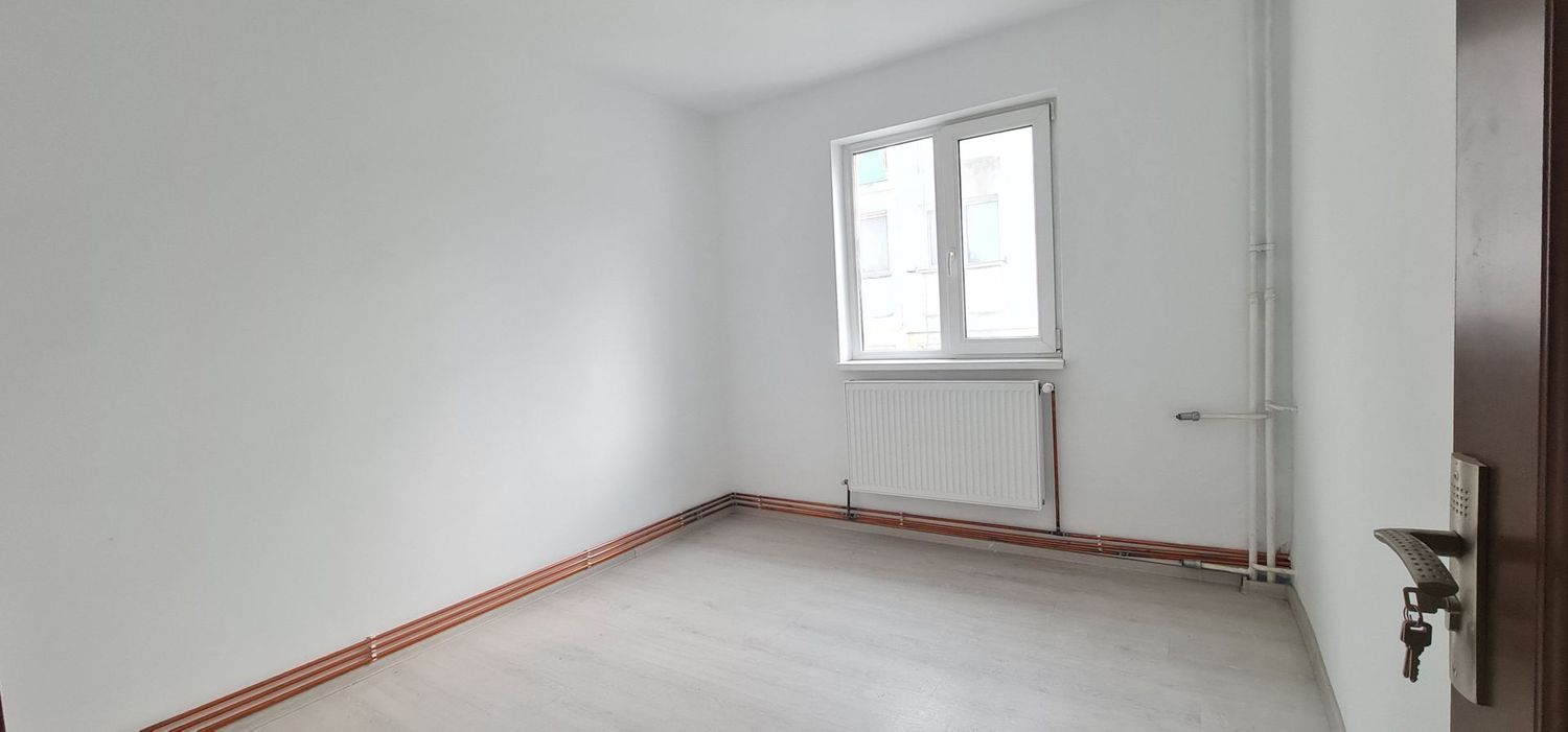 Apartament 2 camere Tractorul - foto 4 Apartament 2 camere Tractorul - foto 4