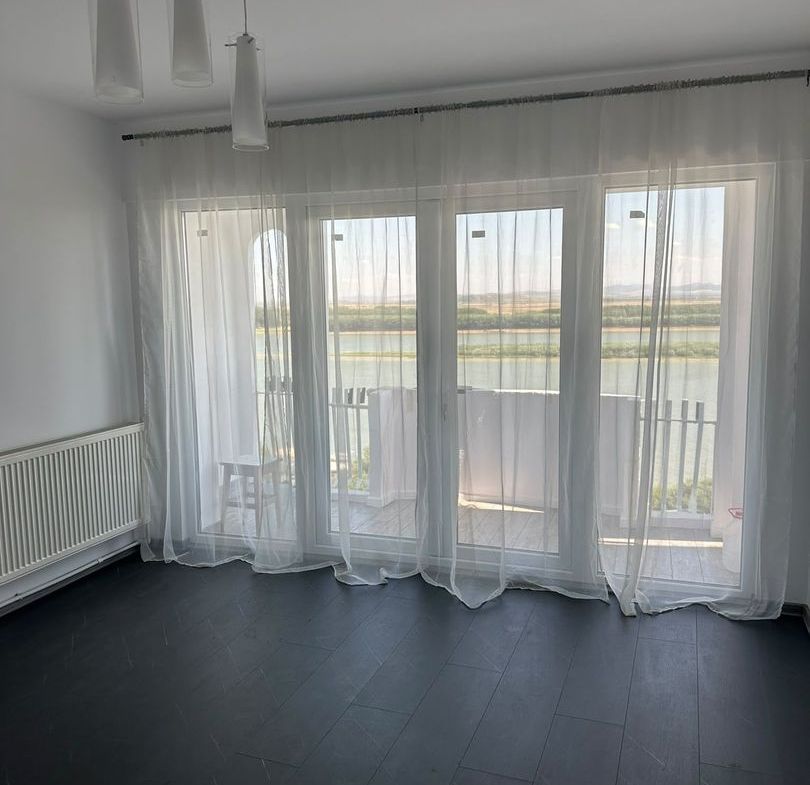 De vanzare apartament cu 3 camere, zona Faleza, etaj 7/8, 149.000 euro - foto 2