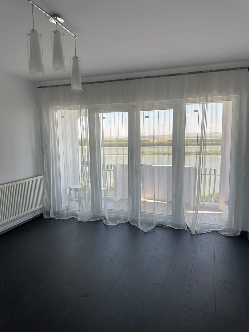 De vanzare apartament cu 3 camere, zona Faleza, etaj 7/8, 149.000 euro - foto 2