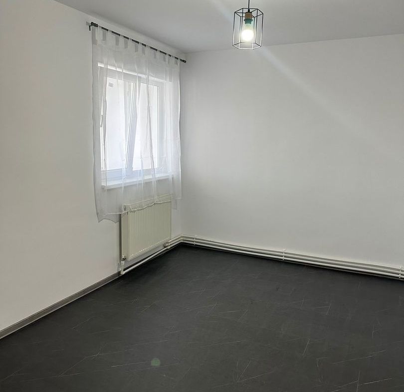 De vanzare apartament cu 3 camere, zona Faleza, etaj 7/8, 149.000 euro - foto 4