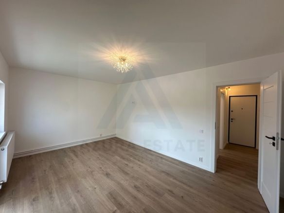 Apartament 3 camere 64 mp utili 2 bai etaj 1 complet renovat Strand - foto 2
