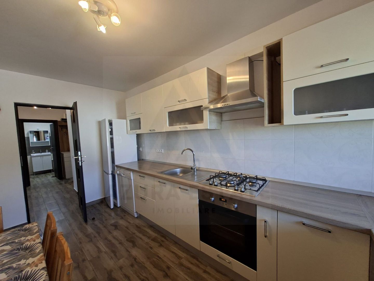 Apartament 76 mp utili 3 camere 2 bai 2 balcoane si pod – Arhitectilor