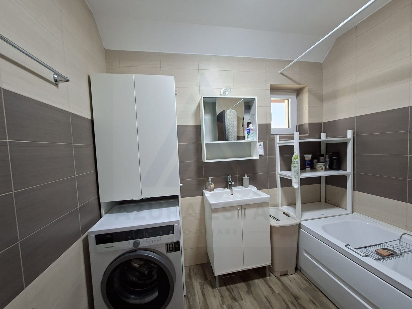 Apartament 76 mp utili 3 camere 2 bai 2 balcoane si pod – Arhitectilor