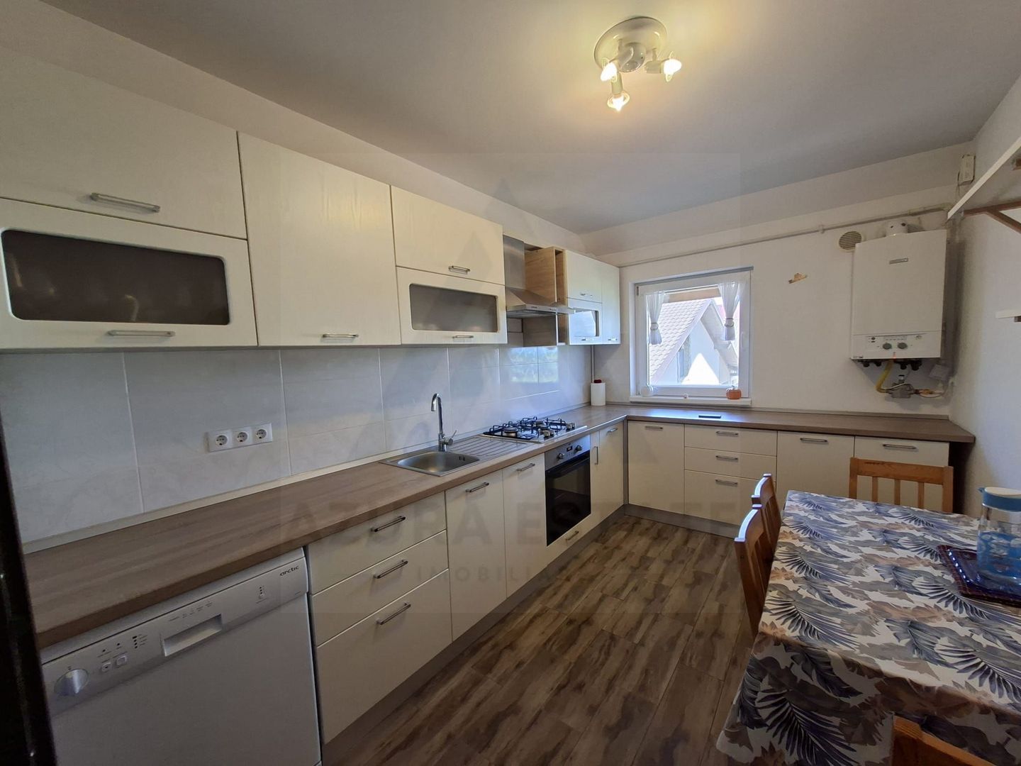 Apartament 76 mp utili 3 camere 2 bai 2 balcoane si pod – Arhitectilor