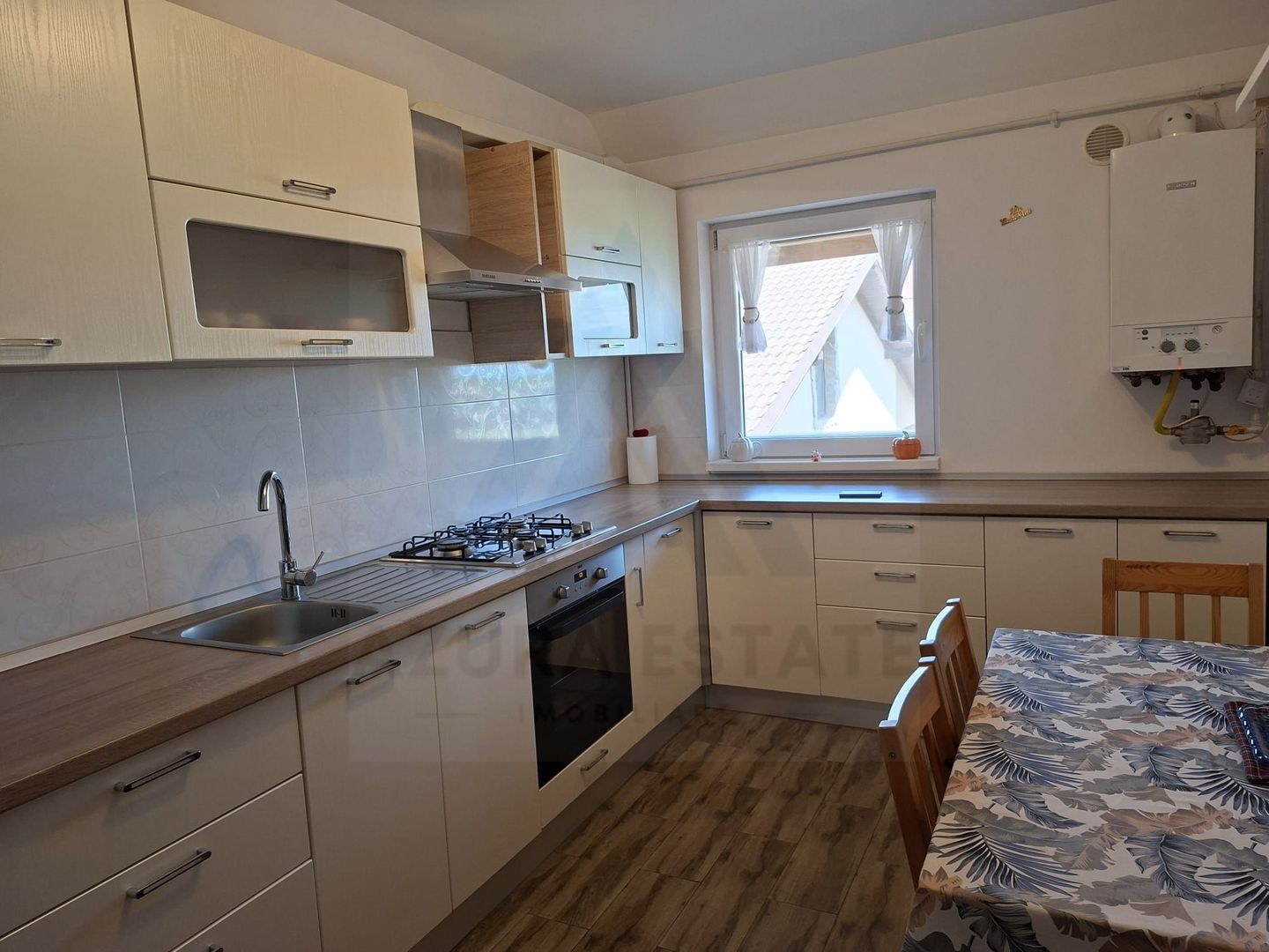 Apartament 76 mp utili 3 camere 2 bai 2 balcoane si pod – Arhitectilor