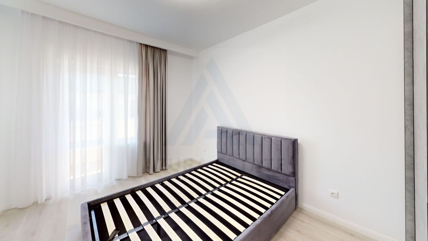 Apartament 3 camere 70 mp utili balcon 8 mp si parcare pe Dna Stanca
