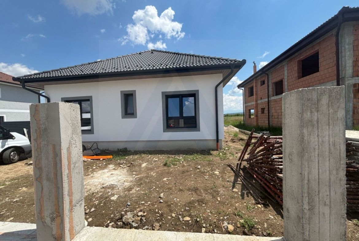 Casa premium pe un singur nivel 4 camere terasa pivnita Cristian - foto 3
