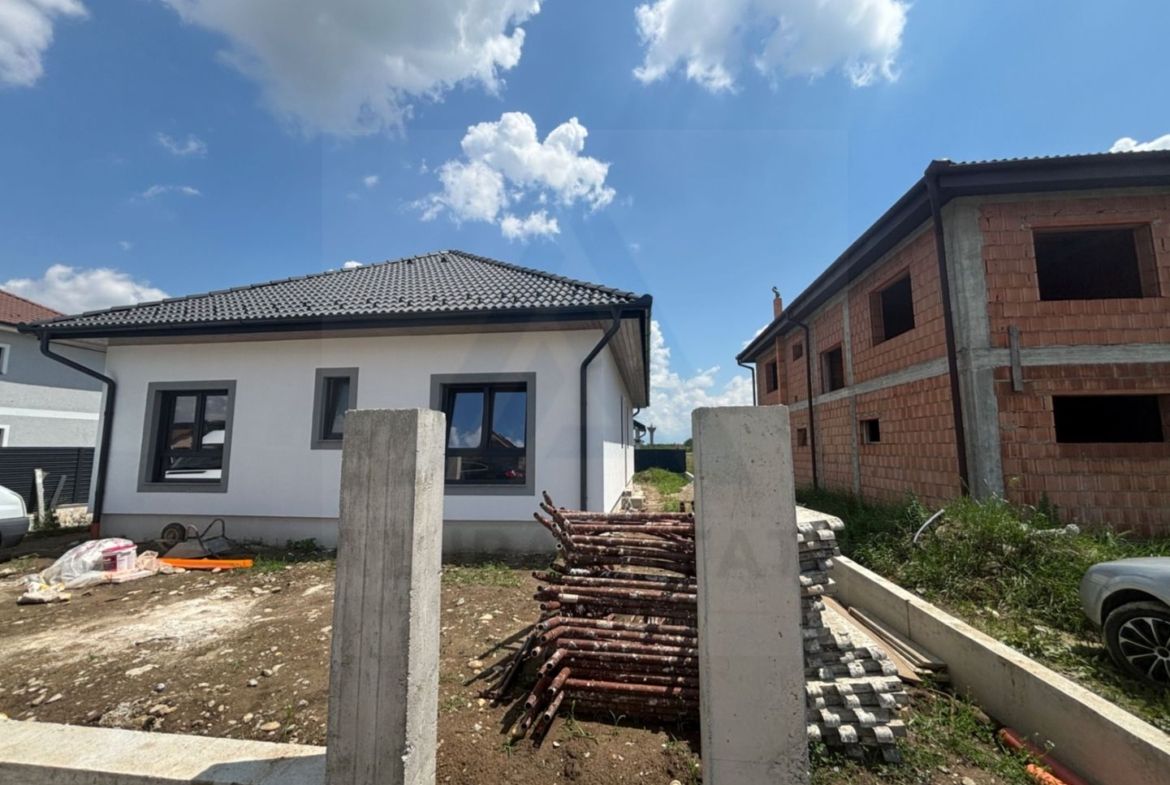 Casa premium pe un singur nivel 4 camere terasa pivnita Cristian - foto 5