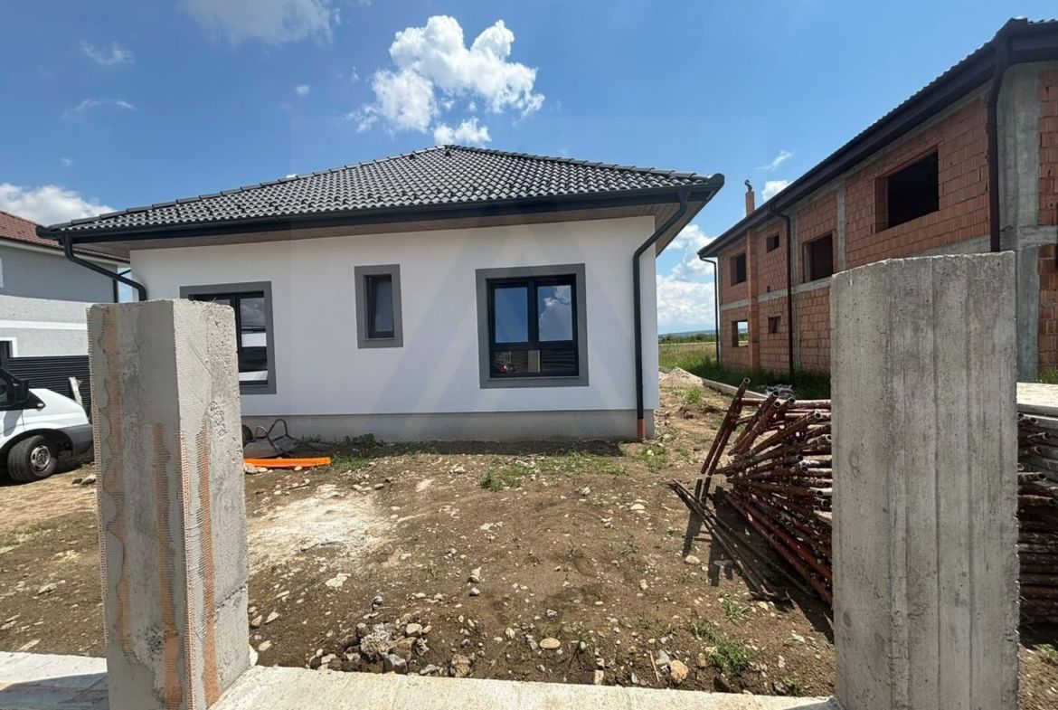 Casa premium pe un singur nivel 4 camere terasa pivnita Cristian - foto 6