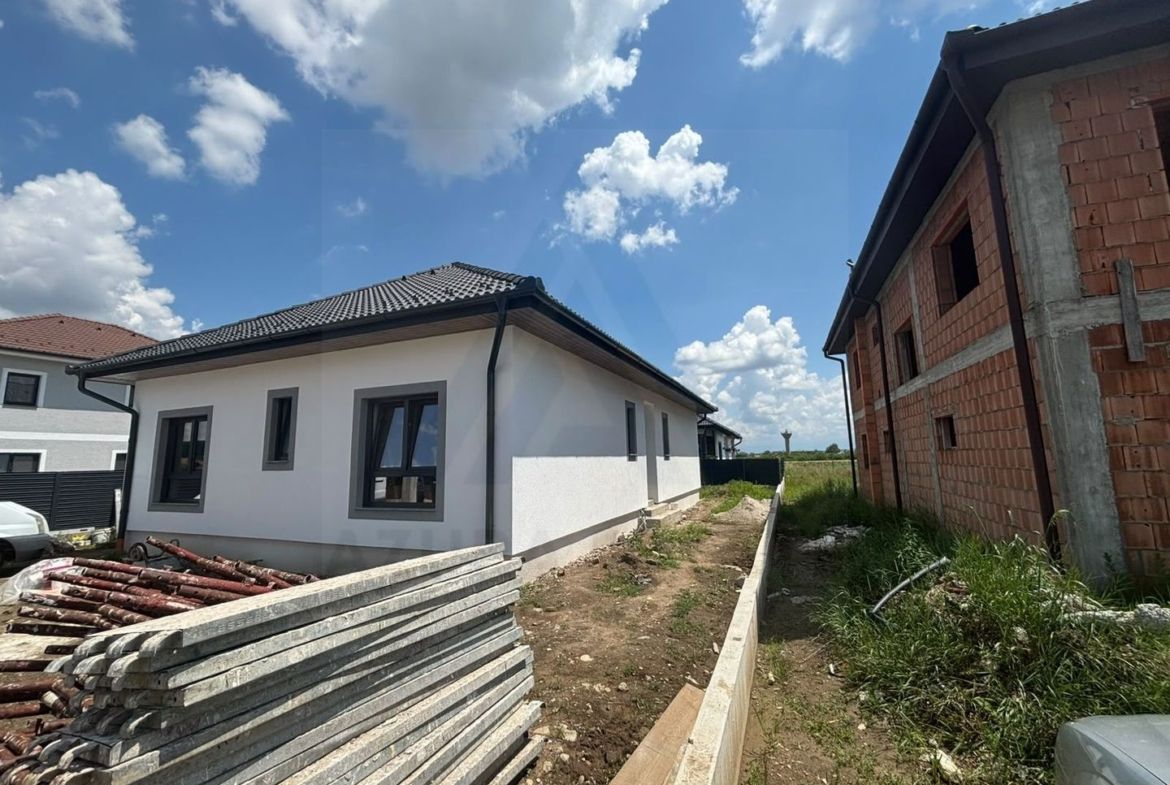 Casa premium pe un singur nivel 4 camere terasa pivnita Cristian - foto 12