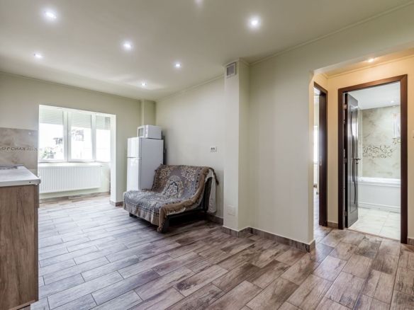 Ap 2 camere decomandat, renovat, 2 balcoane. Cartier Alfa Arad - foto 2