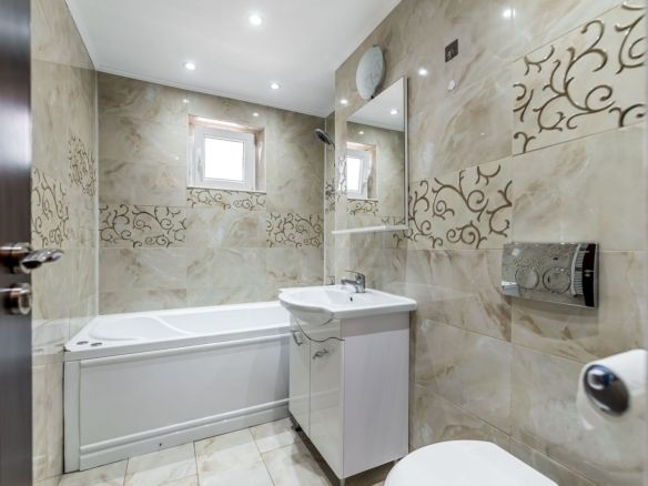Ap 2 camere decomandat, renovat, 2 balcoane. Cartier Alfa Arad - foto 3