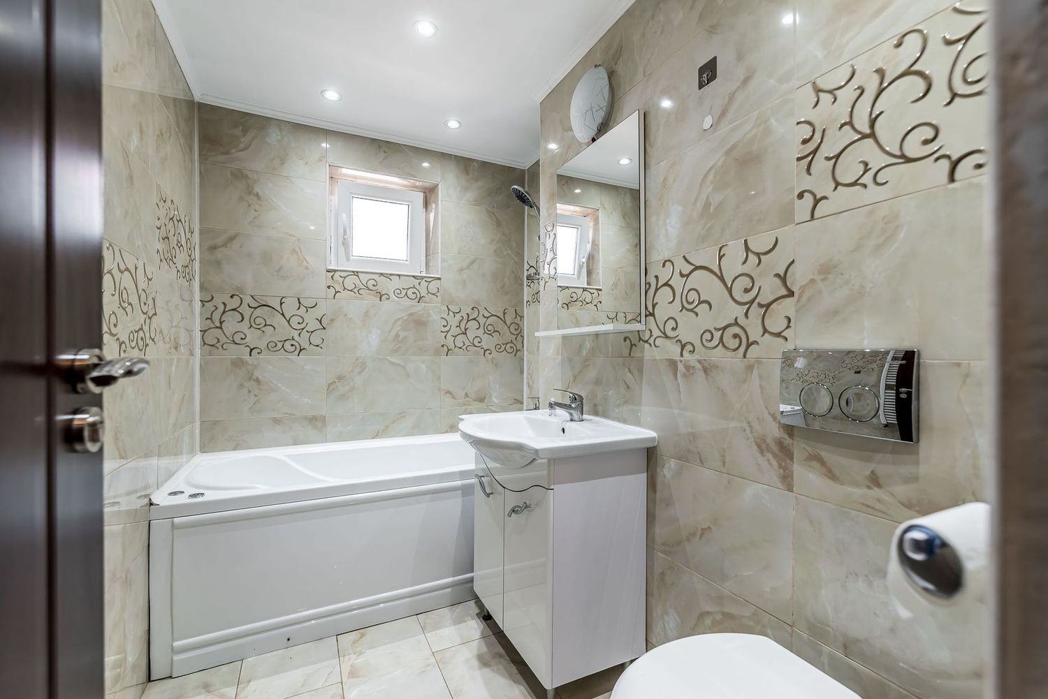 REZERVAT! Ap 2 camere, renovat, 2 balcoane. Cartier Alfa Arad