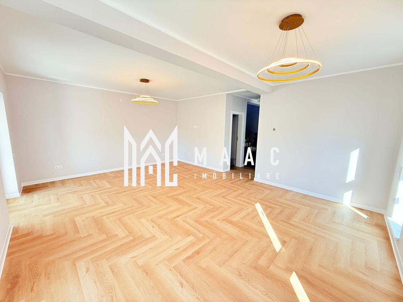 Casa individuala | 4 camere | La cheie | 644 MP | Selimbar - foto 9