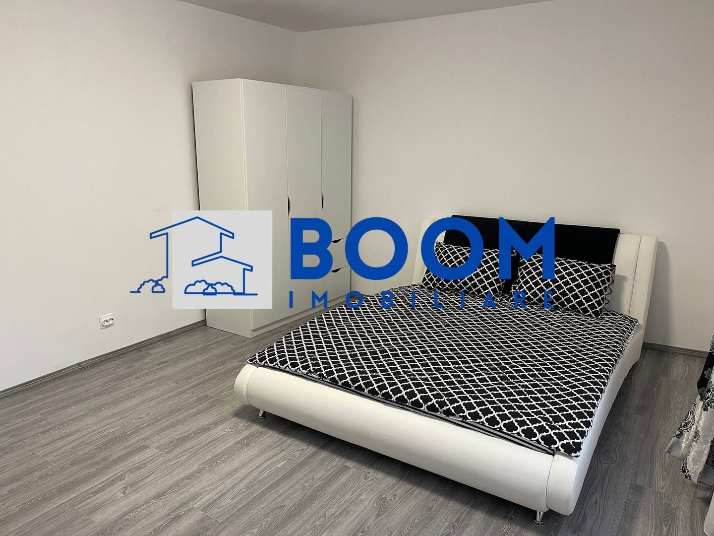 Apartament modern Ultracentral | Loc de parcare inclus | 2 balcoane |