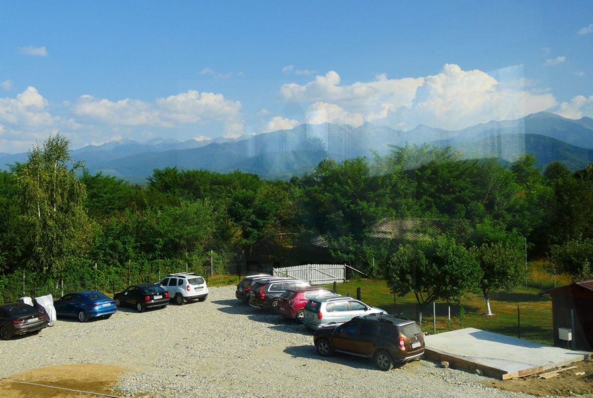 Pensiune PREMIUM 10 camere și Casă Individuală Valea Avrigului 4.600mp - foto 14